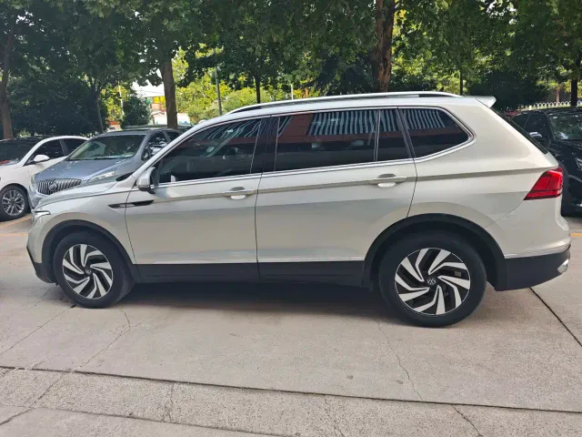 Volkswagen Tiguan L — Фото автомобиля 4