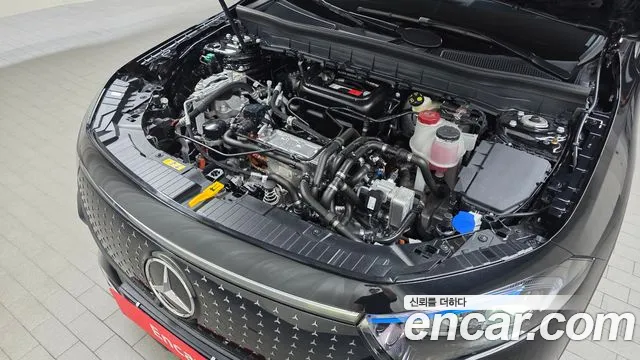 Фотография автомобиля — Mercedes-Benz EQB