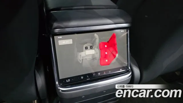 Tesla Model X — Фото автомобиля 16