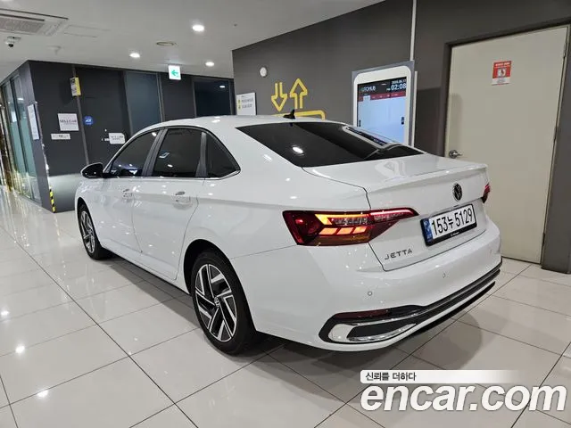 Volkswagen Jetta — Фото автомобиля 2