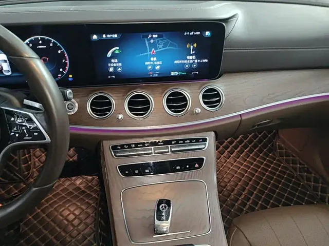 Mercedes-Benz E-Class — Фото автомобиля 12
