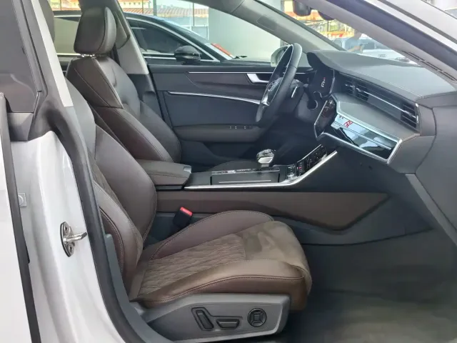 Audi A7L — Фото автомобиля 9