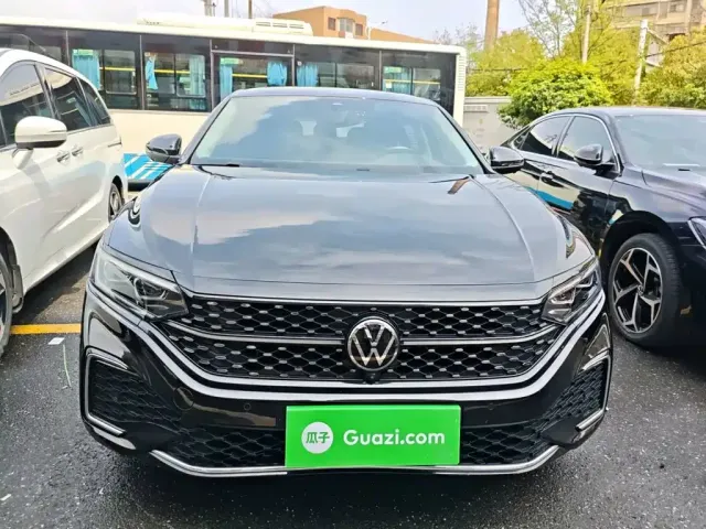Volkswagen Passat — Фото автомобиля 2