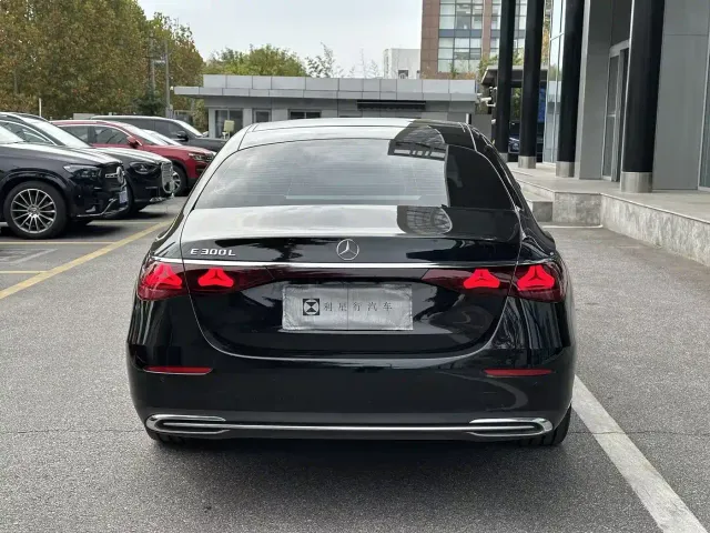 Mercedes-Benz E-Class — Фото автомобиля 5