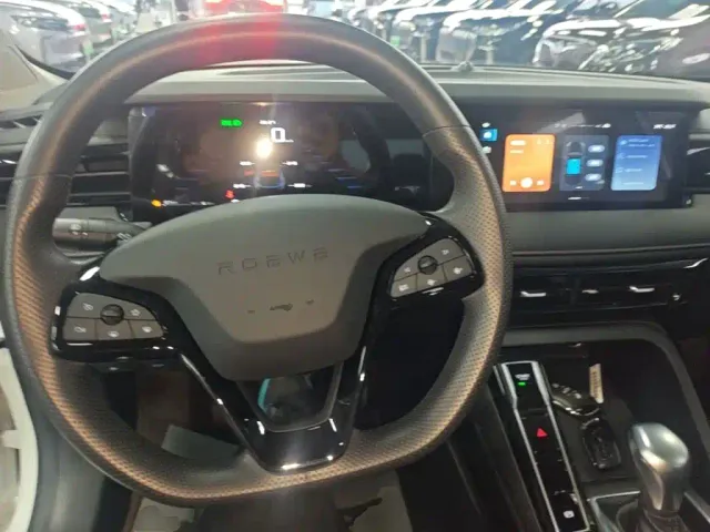 Roewe i5 — Фото автомобиля 10