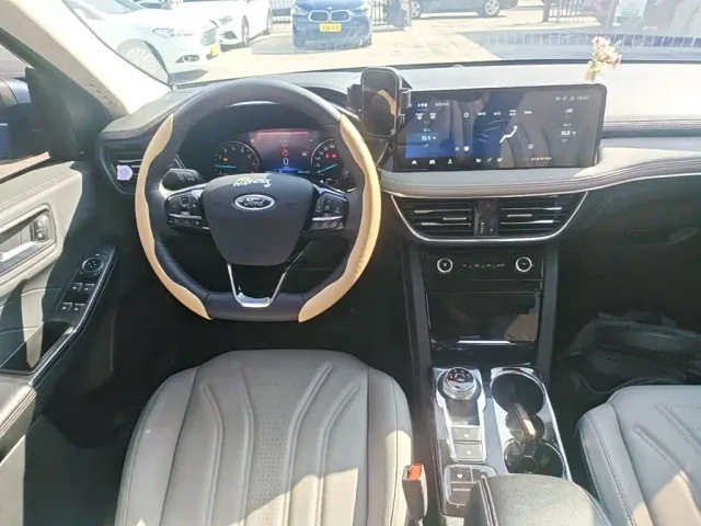 Ford Escape — Фото автомобиля 12