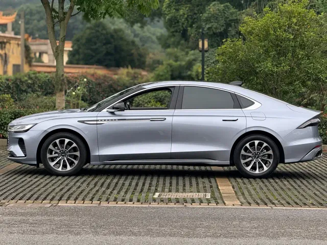 Lincoln Z — Фото автомобиля 7