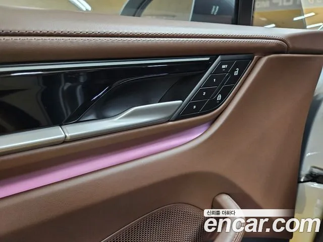 Porsche Macan Electric — Фото автомобиля 15