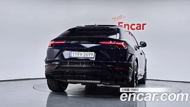 Lamborghini Urus — Фото автомобиля 2