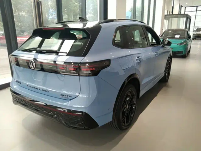 Volkswagen Tiguan L — Фото автомобиля 6