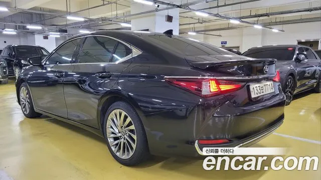 Lexus ES — Фото автомобиля 2