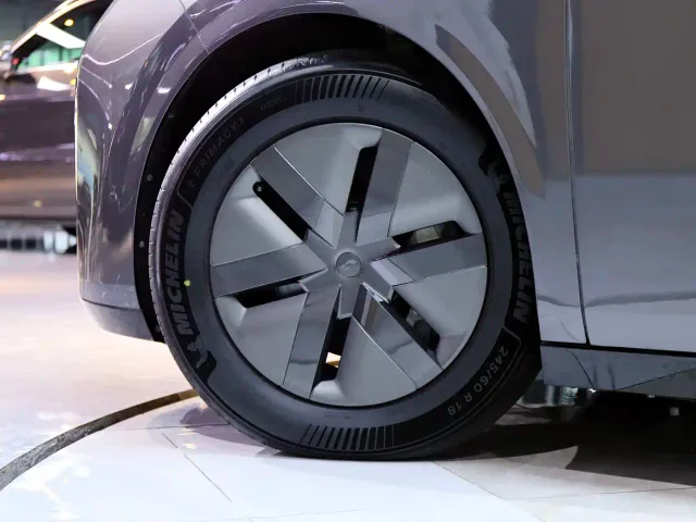 Li Auto MEGA — Фото автомобиля 10