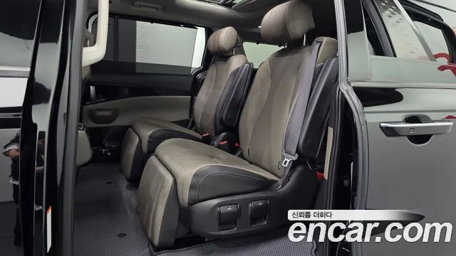 Kia Carnival Generation 4 — Фото автомобиля 17