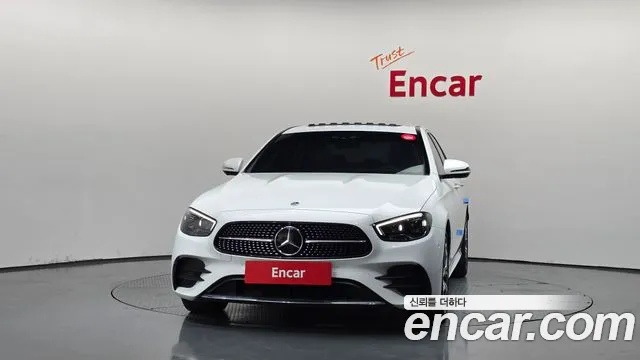Mercedes-Benz E-Class — Фото автомобиля 3