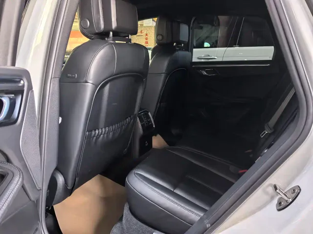Porsche Macan — Фото автомобиля 8