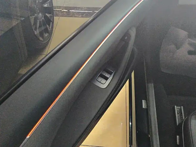 Tesla Model 3 — Фото автомобиля 7