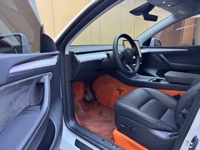 Tesla Model Y — Фото автомобиля 4