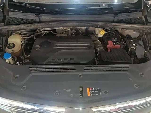 Roewe iMAX8 — Фото автомобиля 19