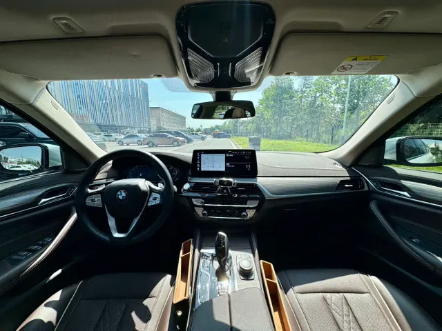 BMW 5 Series — Фото автомобиля 3