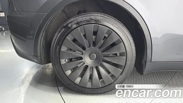 Tesla Model Y — Фото автомобиля 5