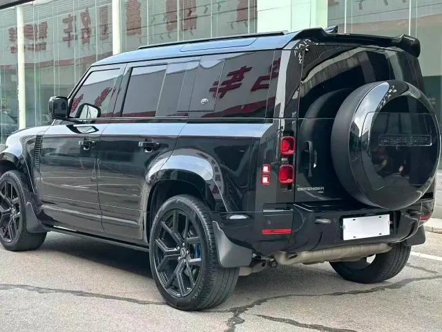 Land Rover Defender — Фото автомобиля 9