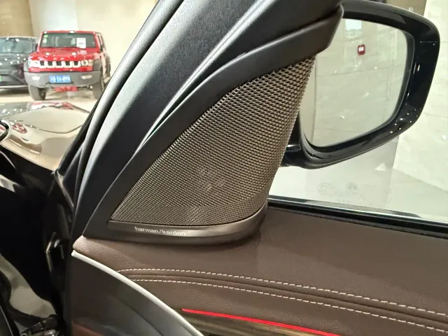 BMW 5 Series — Фото автомобиля 12