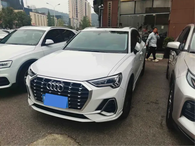 Фотография автомобиля — Audi Q3