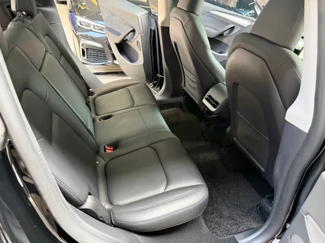 Tesla Model Y — Фото автомобиля 19