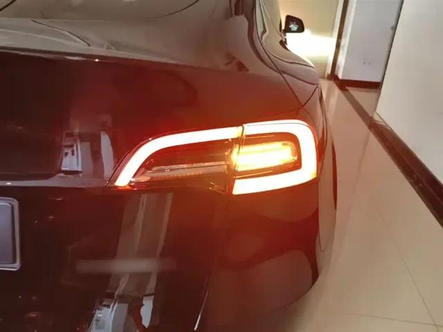 Tesla Model Y — Фото автомобиля 7
