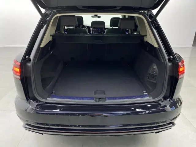 Volkswagen Touareg — Фото автомобиля 3