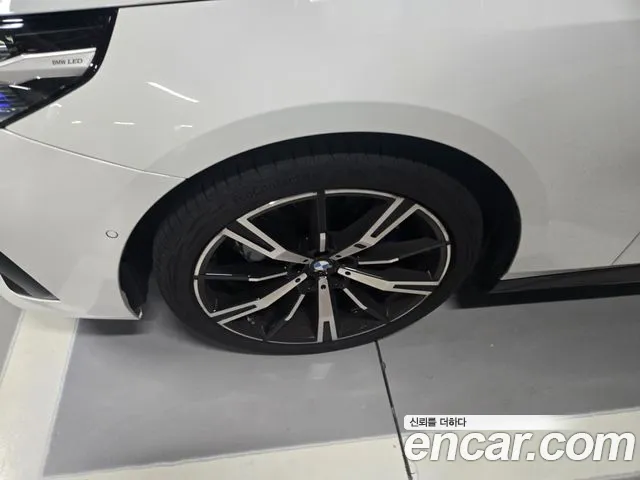 BMW 5-Series 5 серия (G60) 530i xDrive M Sport — Фото автомобиля 13