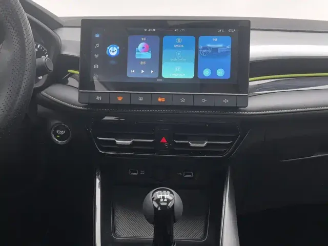Roewe i5 — Фото автомобиля 12