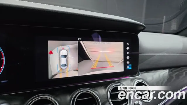 Mercedes-Benz E-Class — Фото автомобиля 11