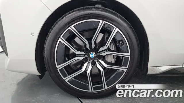 BMW 7-Series 7 серия (G70) 740i xDrive M Sport — Фото автомобиля 3