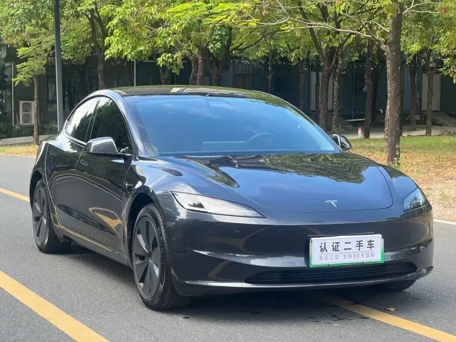 Tesla Model 3 — Фото автомобиля 3