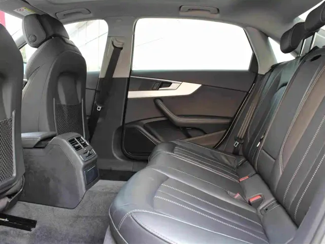 Audi A4L — Фото автомобиля 11