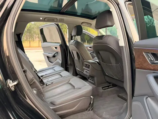 Audi Q7 — Фото автомобиля 14