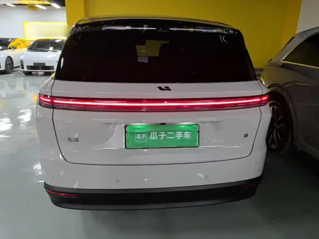 Li Auto i8 — Фото автомобиля 5