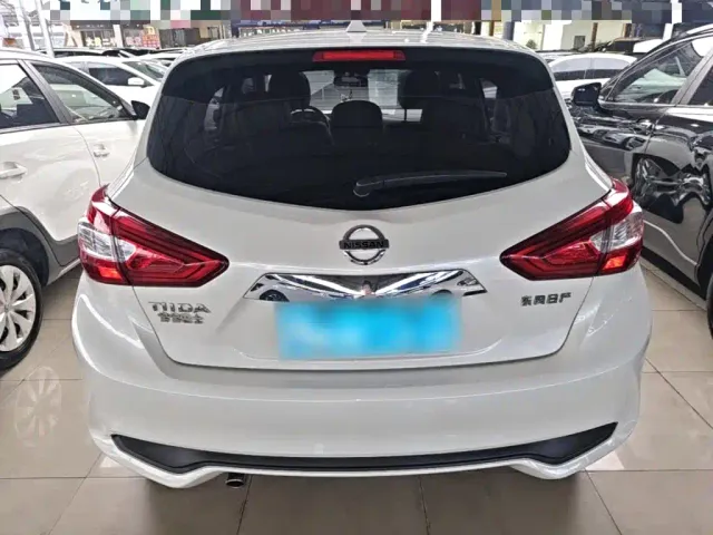 Nissan Tiida — Фото автомобиля 5