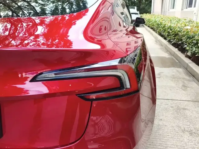 Tesla Model 3 — Фото автомобиля 7