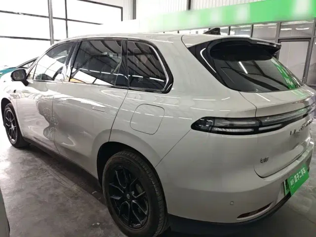 Leapmotor C10 — Фото автомобиля 22