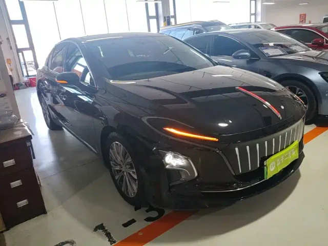 Hongqi E-QM5 — Фото автомобиля 3
