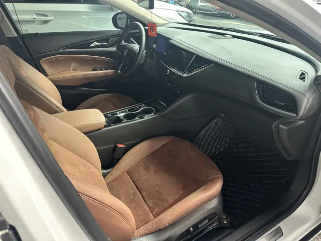 Buick Regal — Фото автомобиля 7
