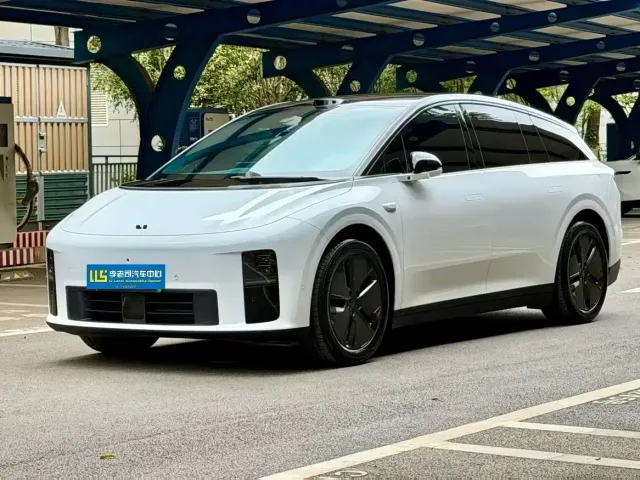 Фотография автомобиля — Li Auto i6
