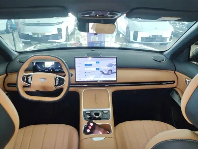 Geely Galaxy Starship 7 EM-i — Фото автомобиля 9