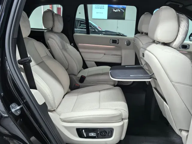 Li Auto L9 — Фото автомобиля 10
