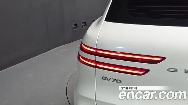 Genesis GV70 — Фото автомобиля 8