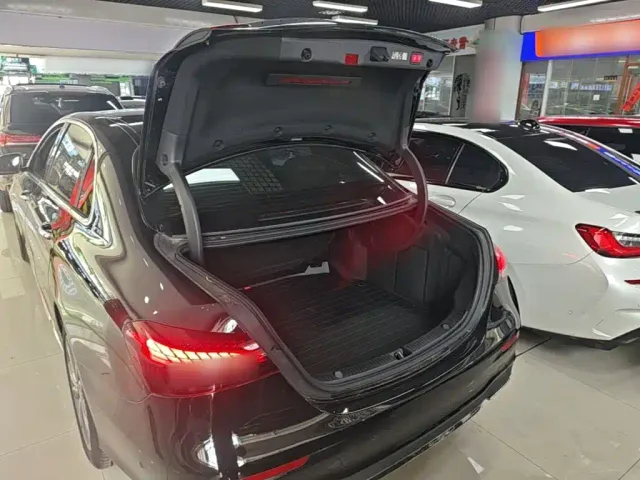 Mercedes-Benz E-Class — Фото автомобиля 18