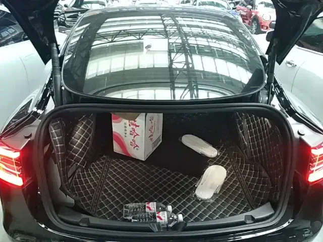 Tesla Model 3 — Фото автомобиля 18