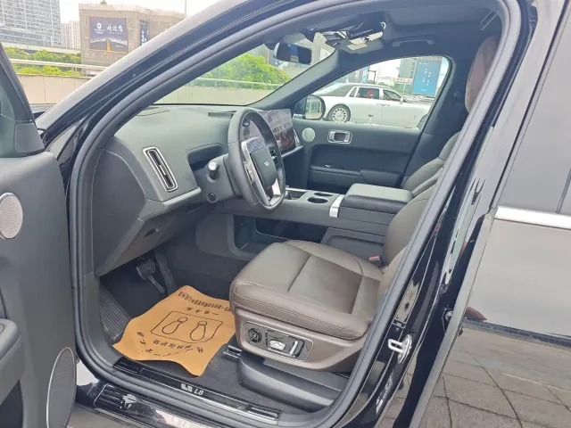 Li Auto L8 — Фото автомобиля 9